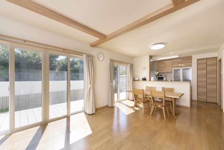 施工事例 南側はすべてldkとウッドデッキの明るい家 家づくりブログ