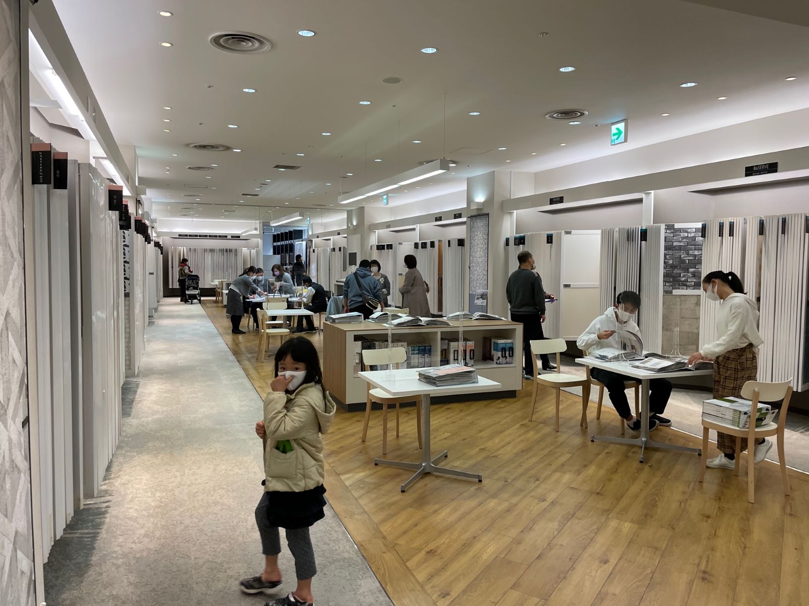 部屋の壁紙 クロス 選び サンゲツショールームへ行って来ました スタッフブログ ビ ハウス 部屋の壁紙 クロス 選び サンゲツショールームへ行って来ました スタッフブログ ビ ハウス
