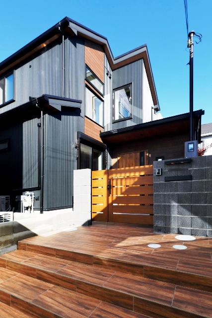 木造住宅のお部屋のメンテナンス　/　クロスの隙間（すきま）