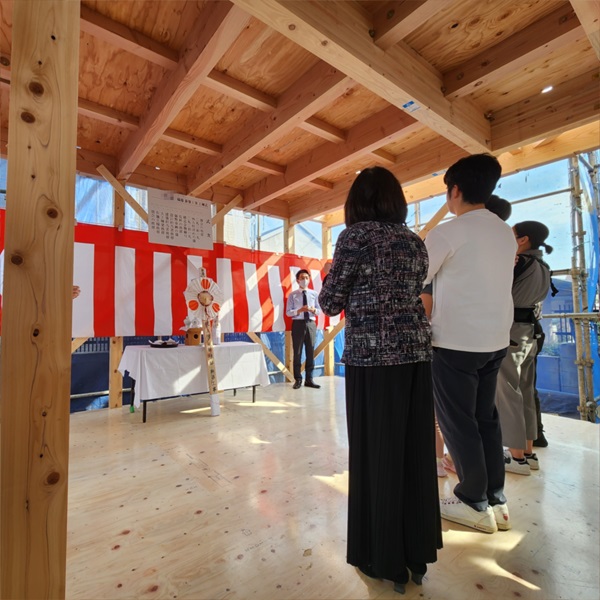 箕面市　仲良し家族の注文住宅で上棟式が行われました！